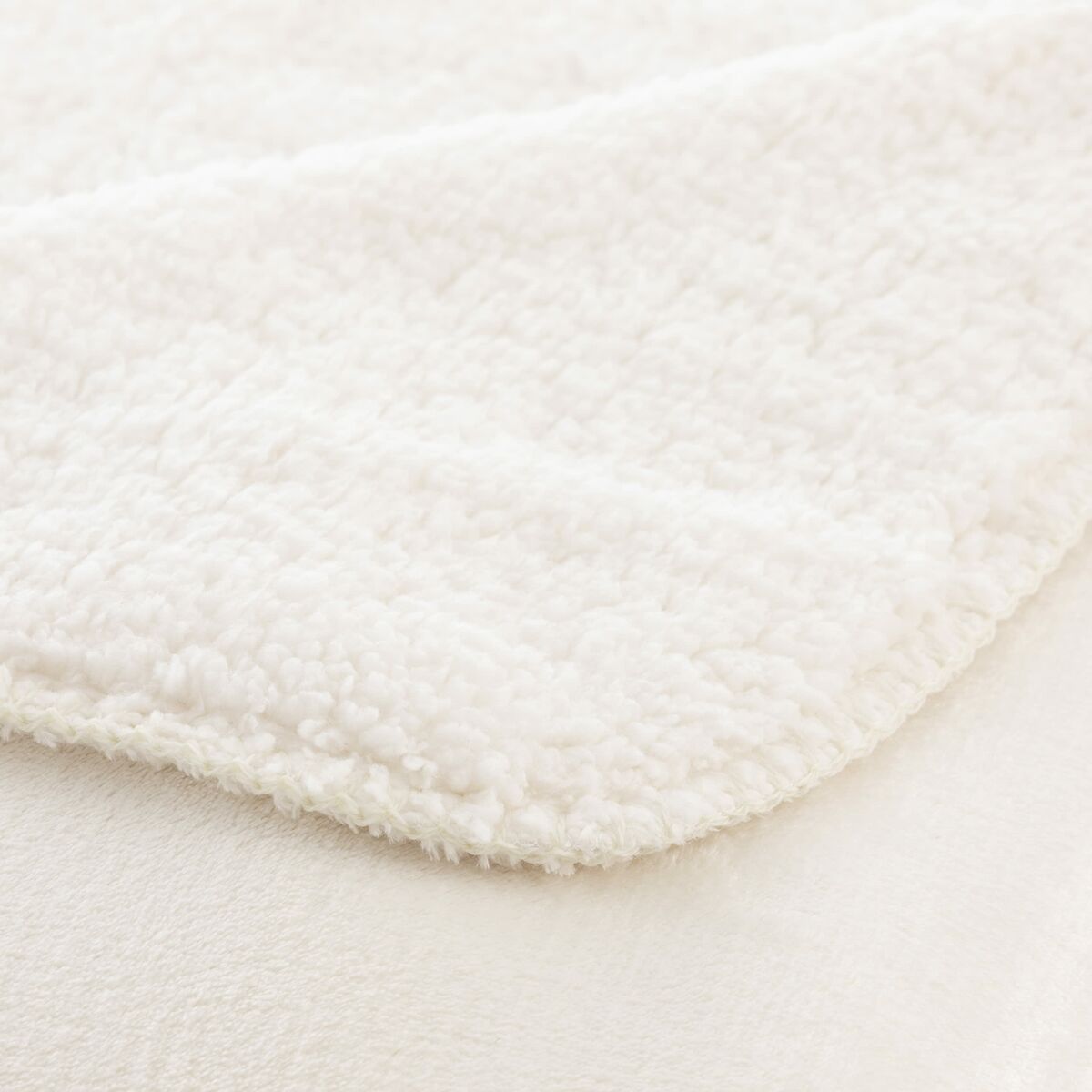 V6HB638A34AEA3C84C9281C9C606FEC4471R4425795P2