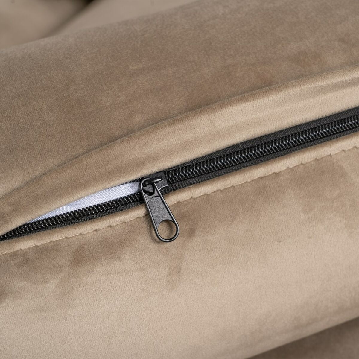 V7HD9313B06AC876D17D3C55F8DDCE06B86R2464973P10