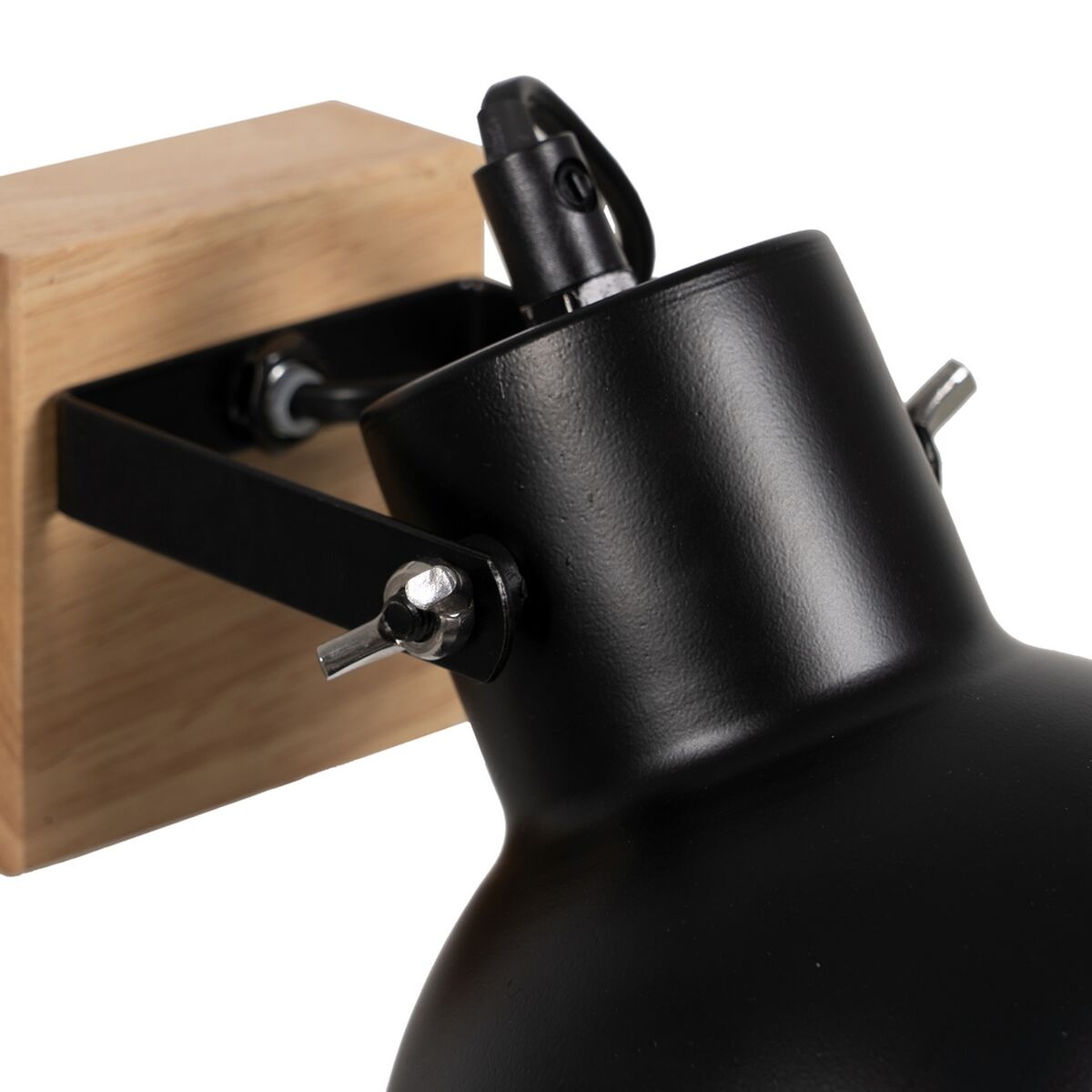 V8H3A95BD2314C3176950D4E4DFF60C0A37R3703300P3