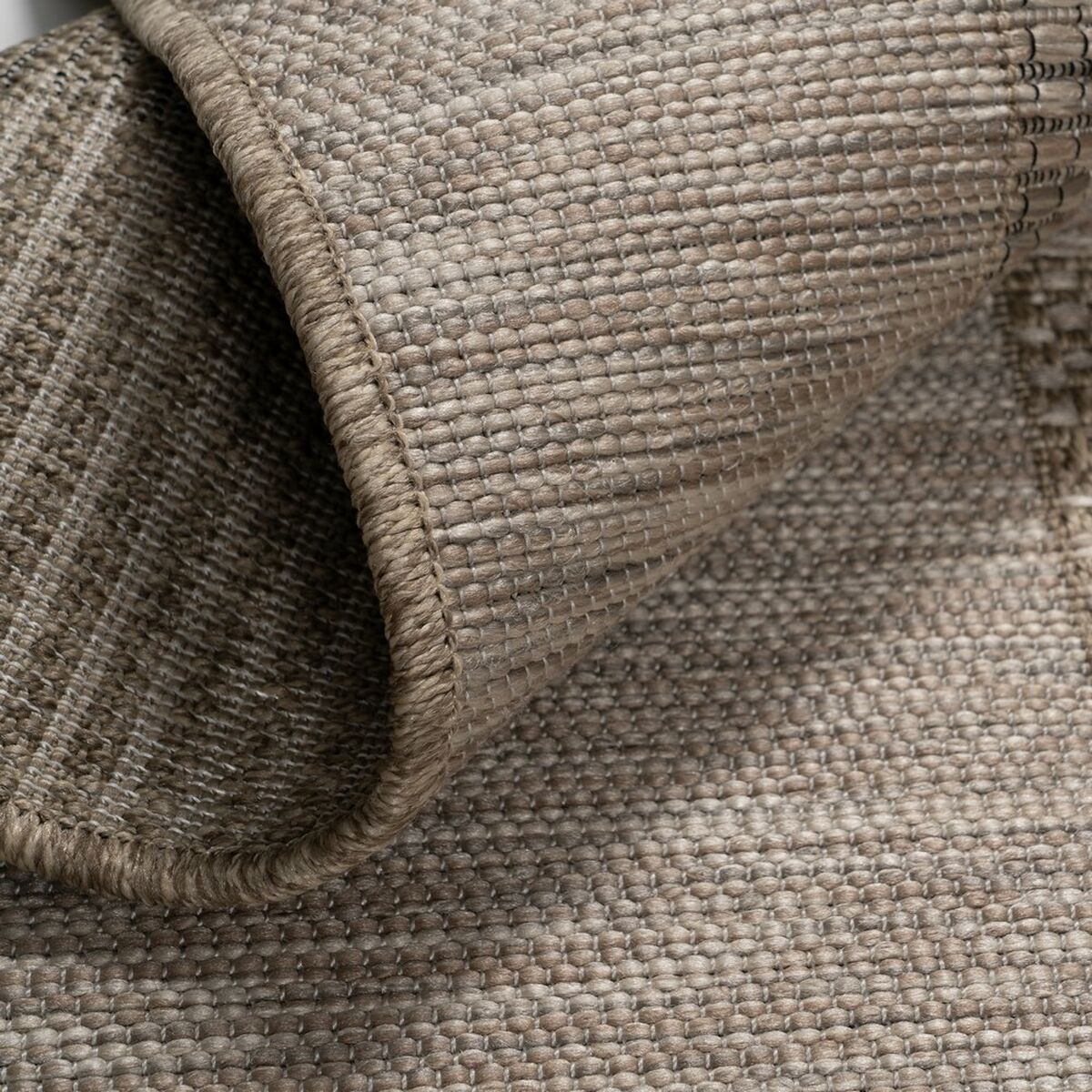 V6HE64A086D9E953AFF27B51B8D7B5B783AR5370067P3